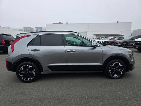 Certified 2024 Kia Niro Wind w/ Wind Preserve Package FWD image 7