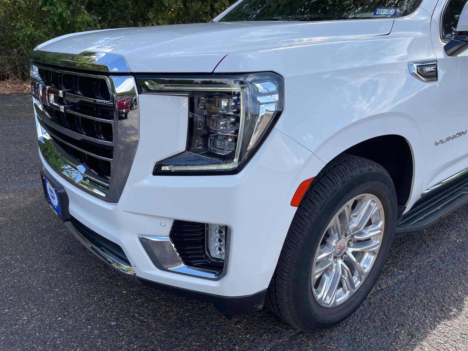 Used 2022 GMC Yukon XL SLT w/ SLT Premium Package AWD/4WD image 11