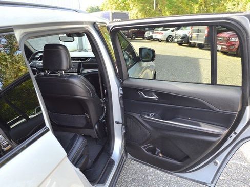 Used 2023 Jeep Grand Cherokee L Laredo image 34