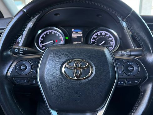 Used 2019 Toyota Camry SE w/ Convenience Package FWD image 24