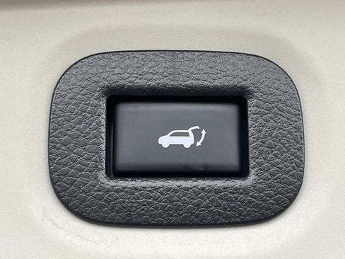 Used 2019 Nissan Rogue SV w/ Premium Package image 12