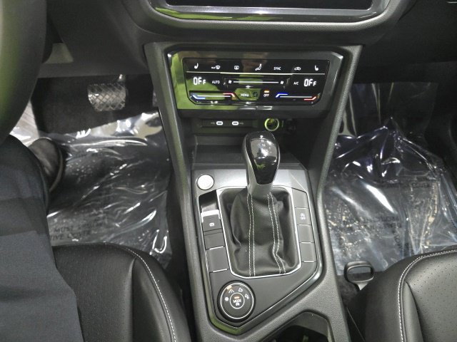 Used 2024 Volkswagen Tiguan Wolfsburg Edition AWD/4WD image 17