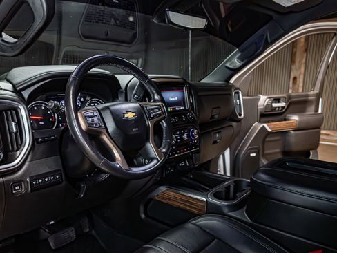 Used 2021 Chevrolet Silverado 3500 High Country image 15