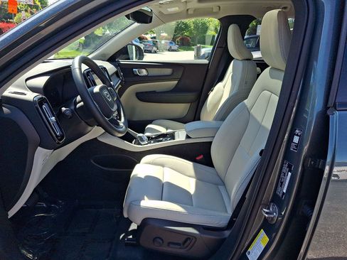 Certified 2026 Volvo XC40 B5 Plus AWD/4WD image 14