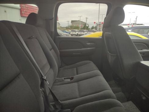 Used 2009 Chevrolet Suburban LS RWD image 7