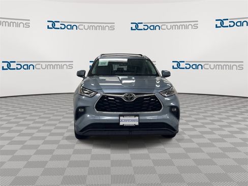 Used 2023 Toyota Highlander Limited image 3