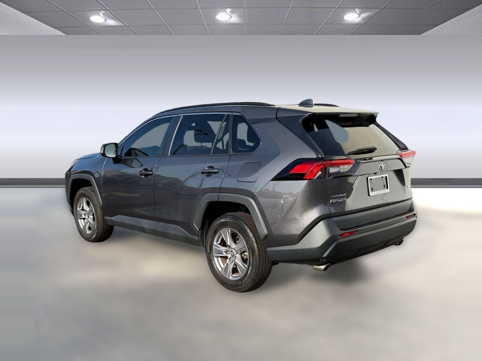 Used 2023 Toyota RAV4 XLE w/ Convenience Package FWD image 3