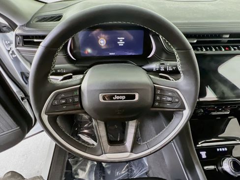 Used 2023 Jeep Grand Cherokee L Limited w/ Luxury Tech Group II AWD/4WD image 11