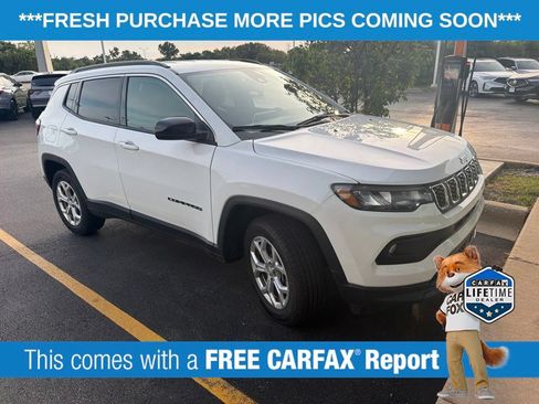 Used 2024 Jeep Compass Latitude AWD/4WD image 3