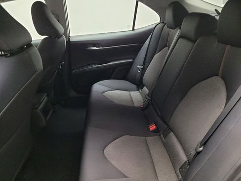 Used 2018 Toyota Camry LE image 18