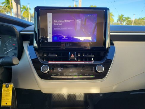 Used 2025 Toyota Corolla LE image 20