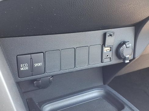 Used 2018 Toyota RAV4 XLE FWD image 26