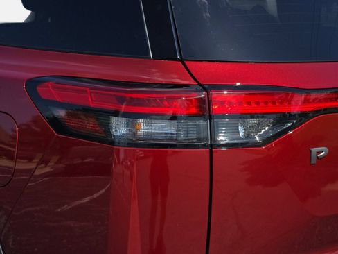 New 2026 Nissan Pathfinder Platinum FWD image 32