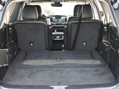 Used 2019 Toyota Highlander XLE FWD image 20