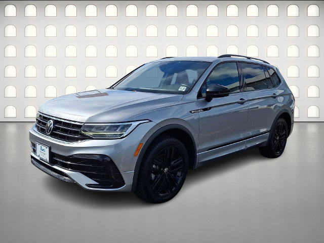 Used 2022 Volkswagen Tiguan SE R-Line AWD/4WD image 3