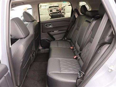 Certified 2025 Nissan Rogue Platinum image 11