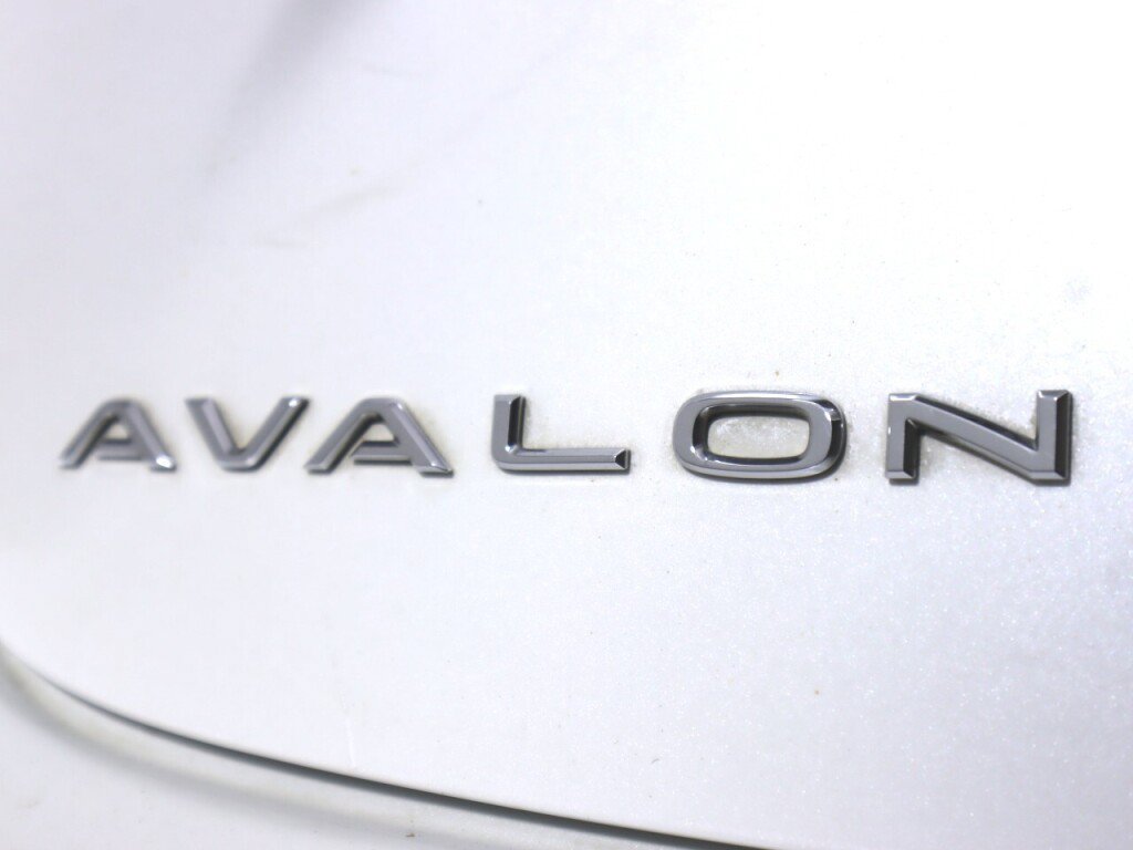 Used 2015 Toyota Avalon Limited FWD image 40