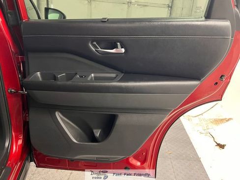 Used 2023 Nissan Pathfinder SL AWD/4WD image 34