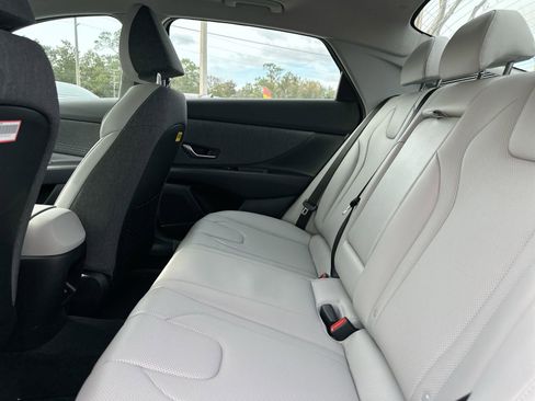 New 2025 Hyundai Elantra Limited image 14