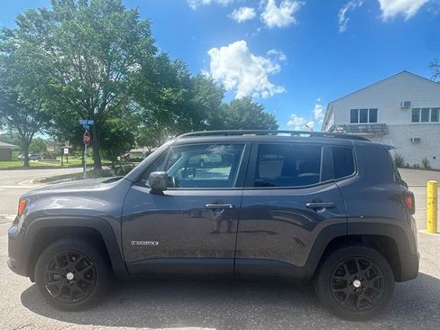 Used 2020 Jeep Renegade Latitude w/ Cold Weather Group AWD/4WD image 5