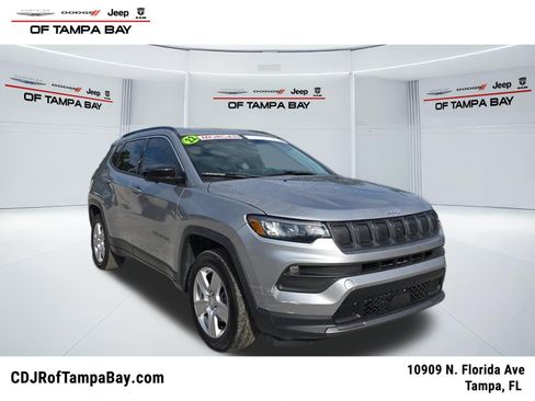 Used 2022 Jeep Compass Latitude w/ Convenience Group AWD/4WD image 1