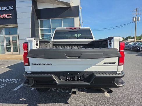 Certified 2025 Chevrolet Silverado 2500 ZR2 w/ Technology Package AWD/4WD image 5