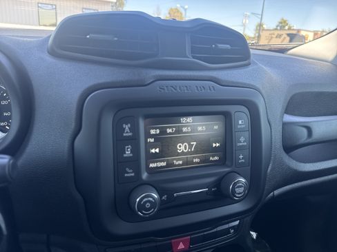 Used 2017 Jeep Renegade Limited FWD image 15