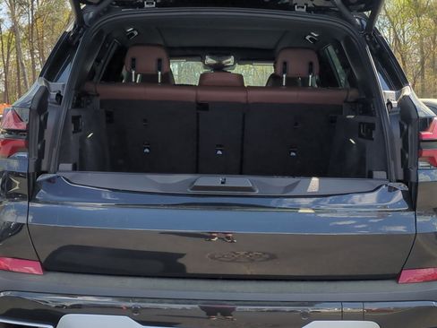 Used 2025 BMW X5 xDrive50e w/ Climate Comfort Package image 32
