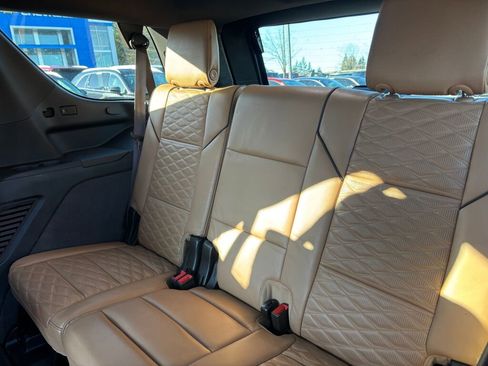 Used 2023 Cadillac Escalade Premium Luxury image 15