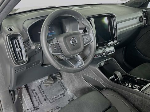 Used 2024 Volvo XC40 B5 Plus w/ Protection Package Premier AWD/4WD image 9