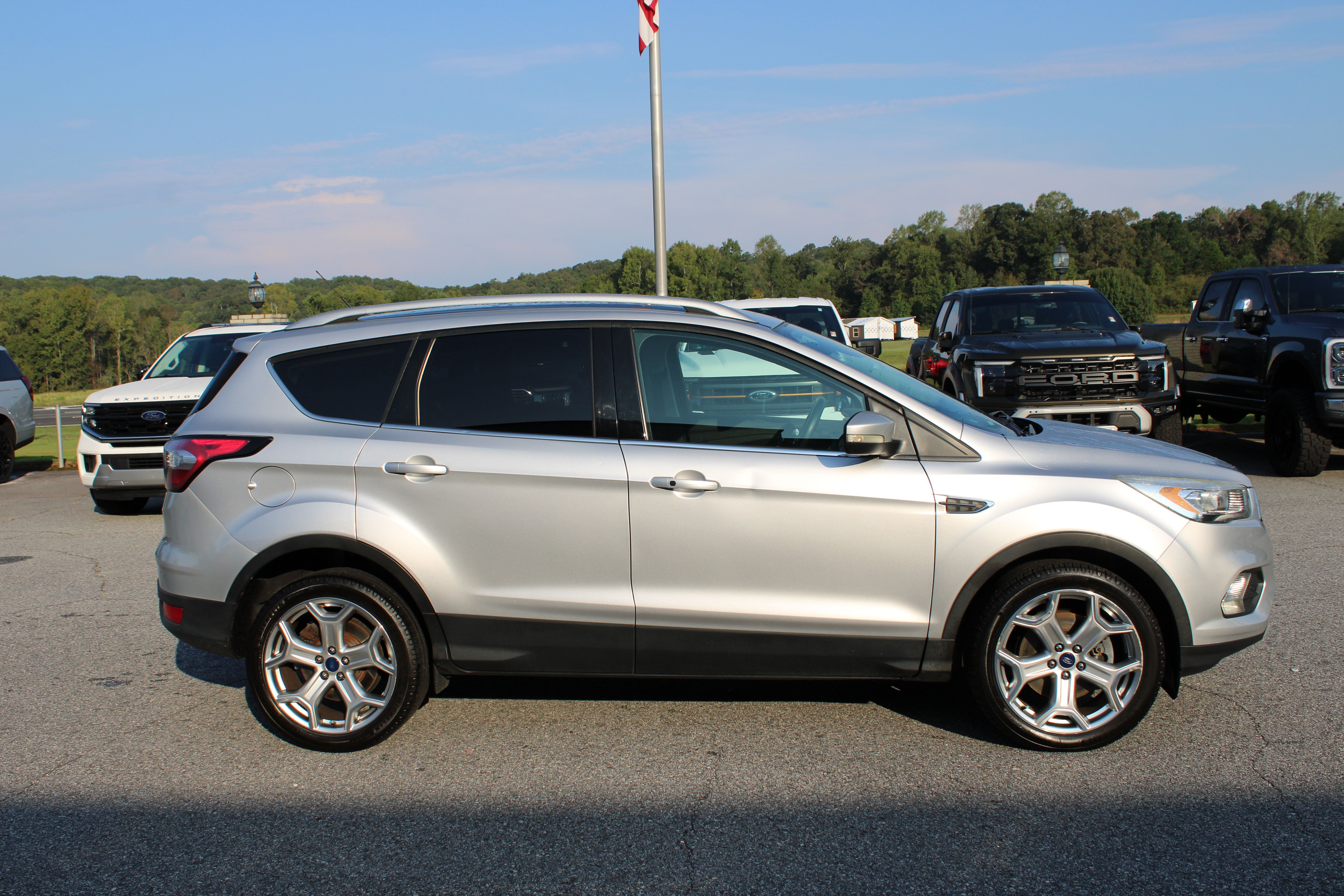 Used 2017 Ford Escape Titanium FWD image 5