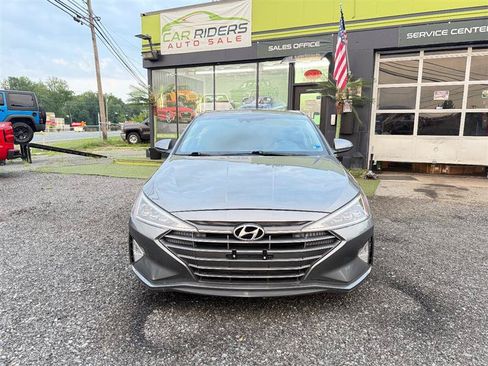 Used 2020 Hyundai Elantra Limited w/ Cargo Package (C1) FWD image 2