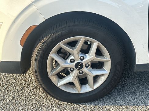 Used 2024 Kia Soul LX w/ Option Group 015 FWD image 11