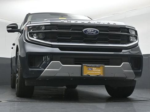 Certified 2025 Ford Expedition Platinum w/ Driver's Package AWD/4WD image 35
