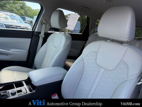 Used 2025 Kia Sorento S FWD image 18