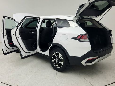 Used 2025 Kia Sportage LX image 12