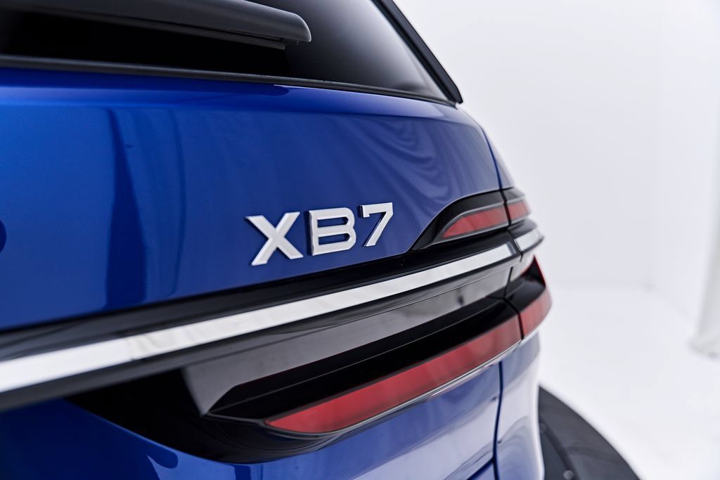 Used 2025 BMW ALPINA XB7 AWD/4WD image 23