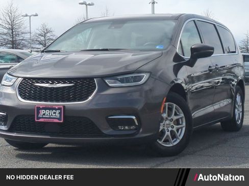 Used 2023 Chrysler Pacifica Touring-L FWD image 1