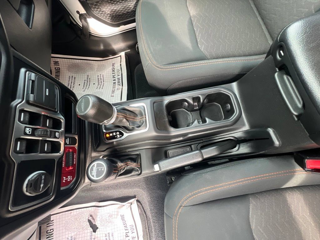 Used 2022 Jeep Gladiator Mojave w/ Cold Weather Group AWD/4WD image 28