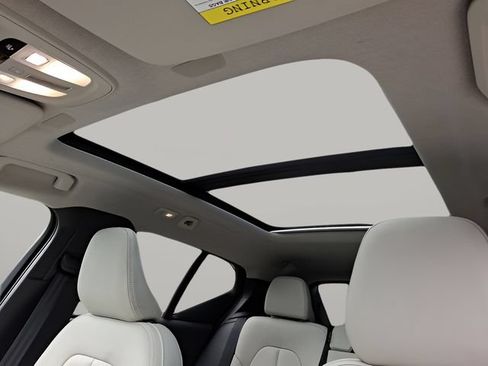 Certified 2024 Volvo XC40 B5 Ultimate w/ Protection Package Premier AWD/4WD image 11