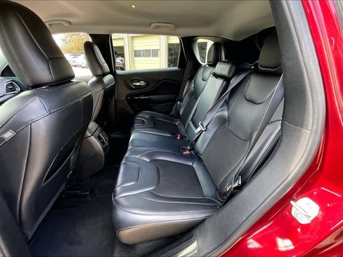 Used 2021 Jeep Cherokee Latitude Plus image 16