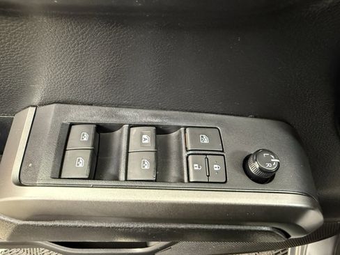 Used 2022 Toyota Tacoma SR5 w/ Technology Package image 12