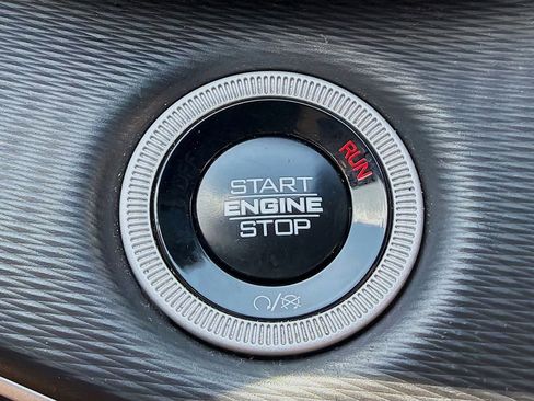 Used 2024 Jeep Grand Cherokee Altitude image 41