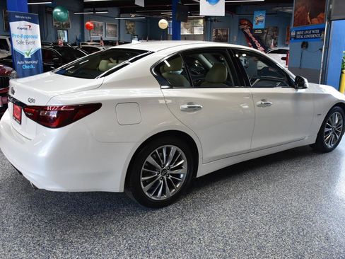 Used 2019 INFINITI Q50 Luxe w/ Essential Package (3.0T Luxe) AWD/4WD image 3