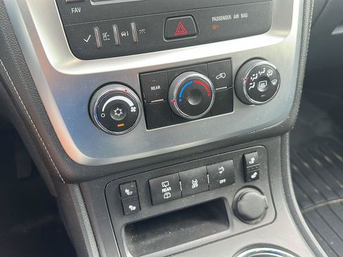 Used 2014 GMC Acadia SLE FWD image 18