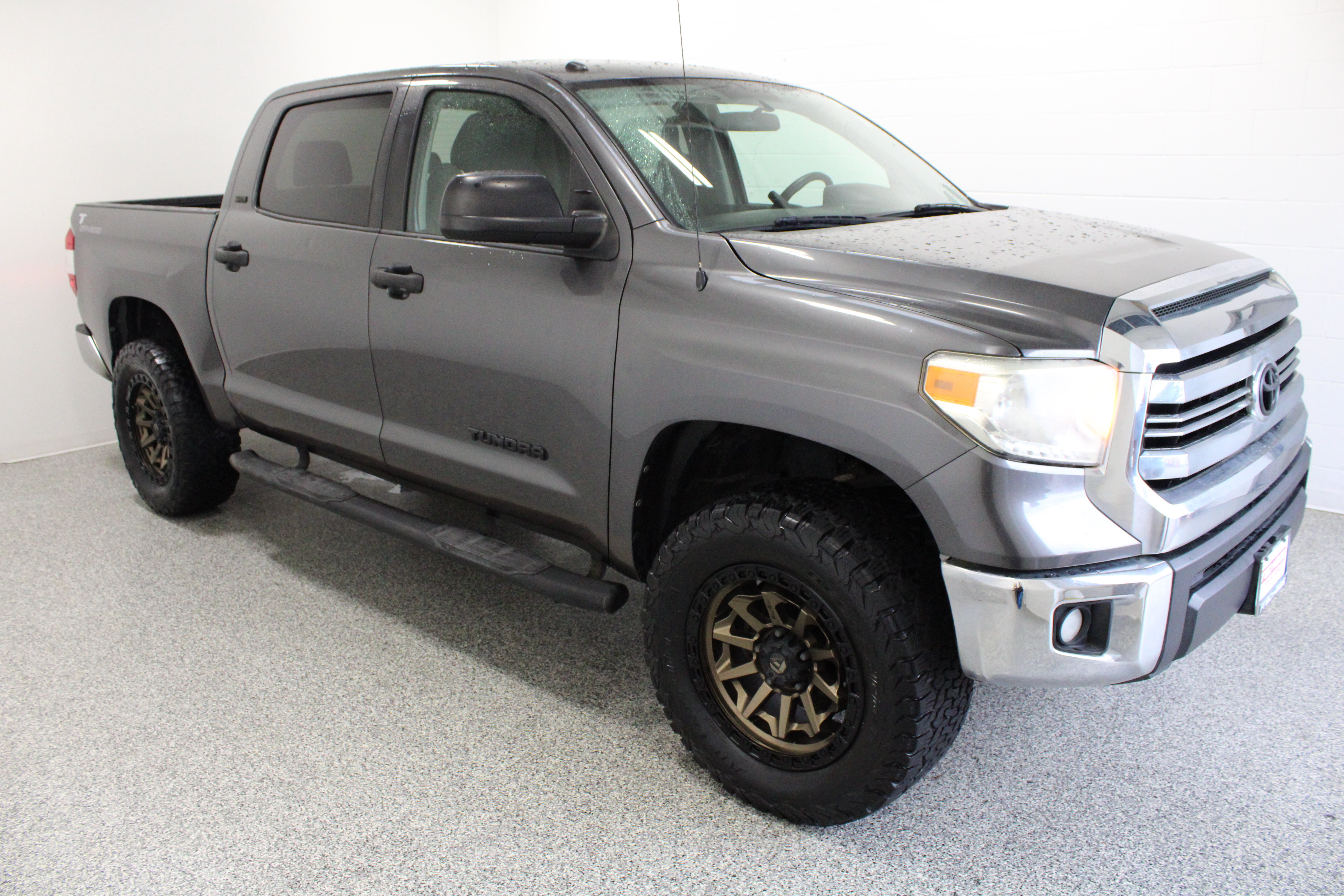 Used 2017 Toyota Tundra SR5 RWD image 4
