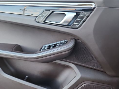 Used 2015 Porsche Macan Turbo image 14