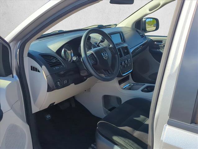 Used 2016 Dodge Grand Caravan SXT FWD image 11