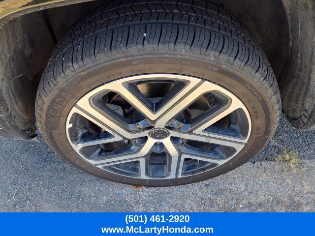 Used 2025 Jeep Compass Limited w/ Elite Group AWD/4WD image 9