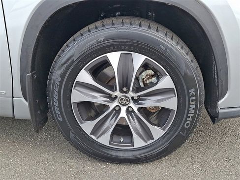 Used 2023 Toyota Highlander XLE image 29